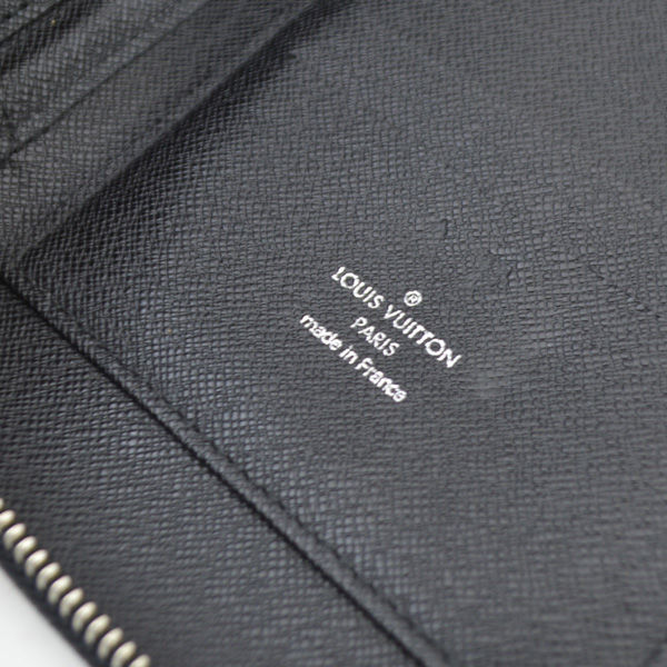 Authentic Louis Vuitton Taiga Atoll Travel Case Organizer Black M30652