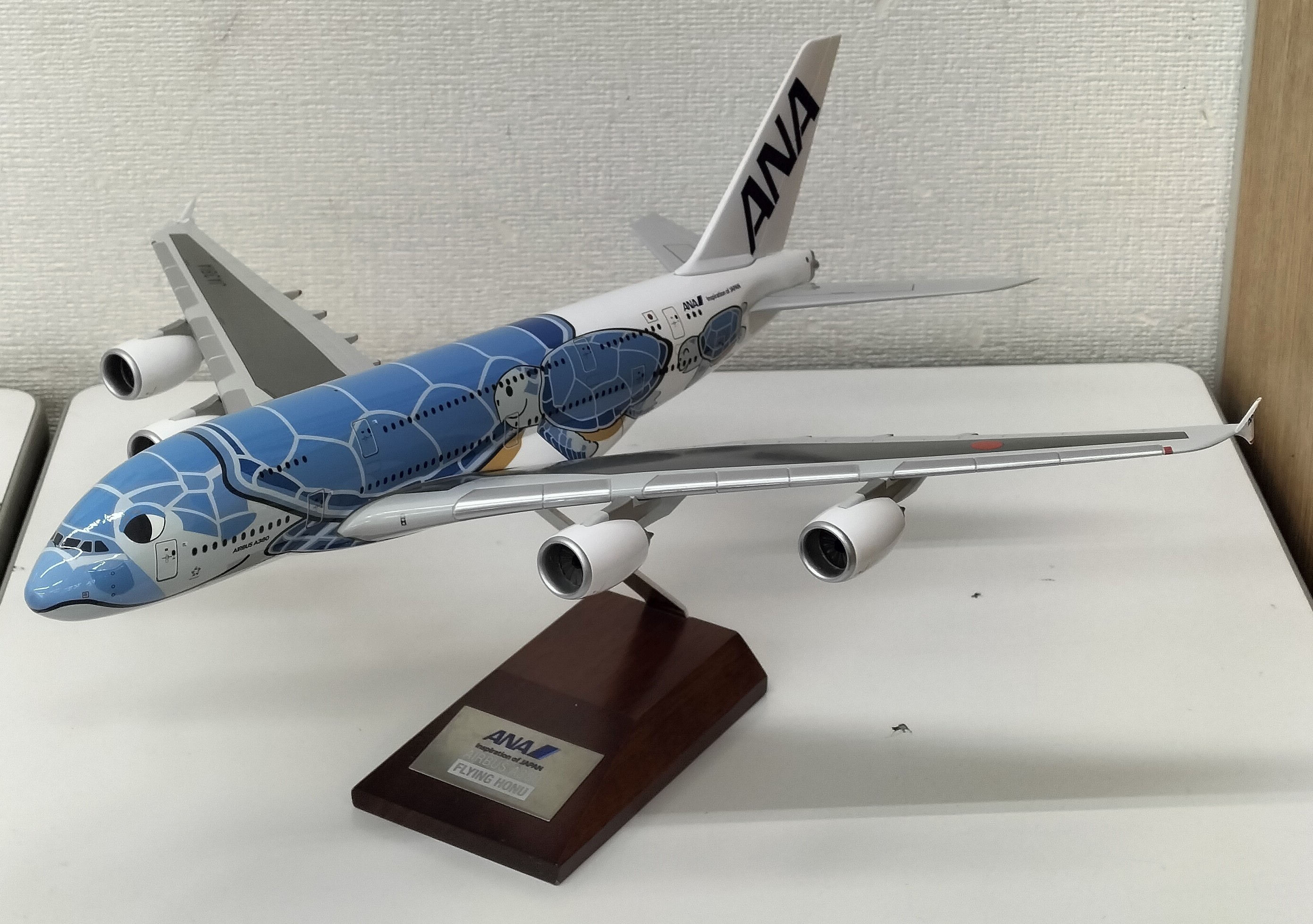 ANA Airbus A380 Japan Airlines Flying Honu Blue No. 1 Figure Hobby  Collection