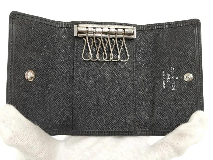Authentic Louis Vuitton 6 Ring Key Holder Black Epi Leather. 