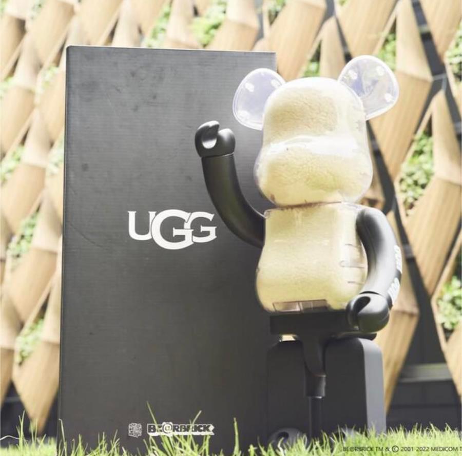 BE @ RBRICK UGG® 2022 Bearbrick 1000%