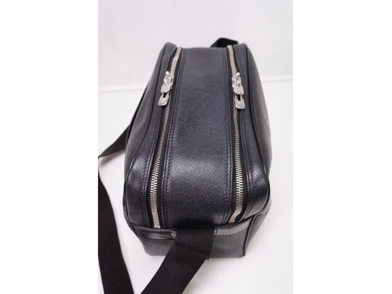 Louis Vuitton Reporter Pm Black Taiga Leather Shoulder Bag