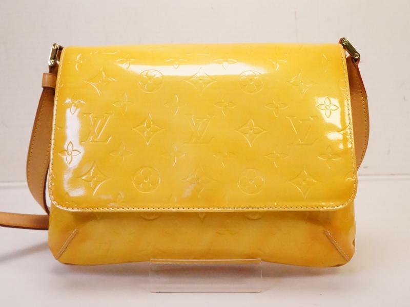Pre-owned Louis Vuitton Thompson Patent Leather Handbag In Gold